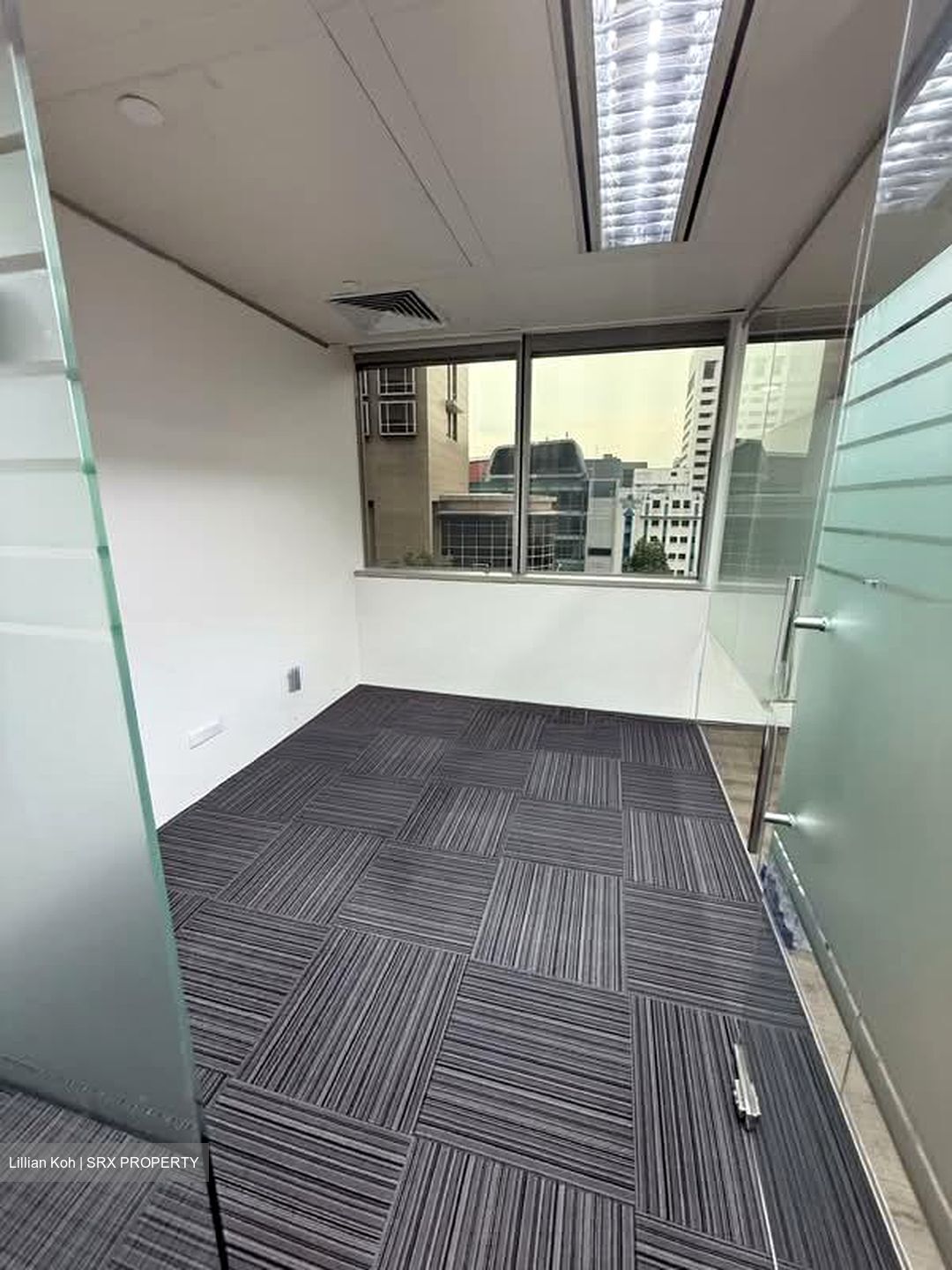 Odeon Towers (D7), Office #544648651